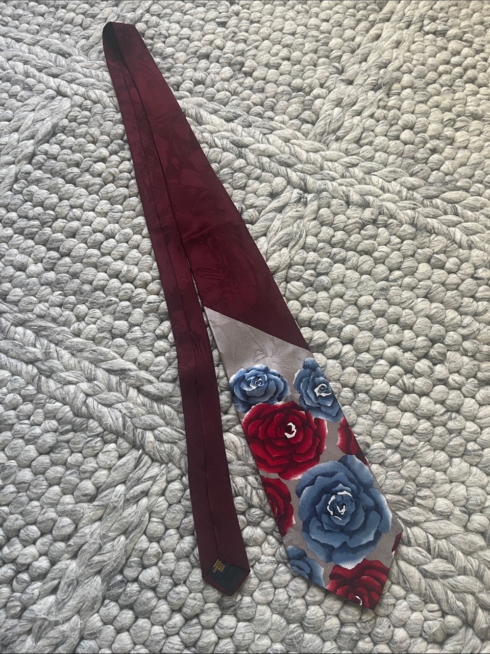 J. Blades "roses" handmade silk tie - Picture 7 of 8